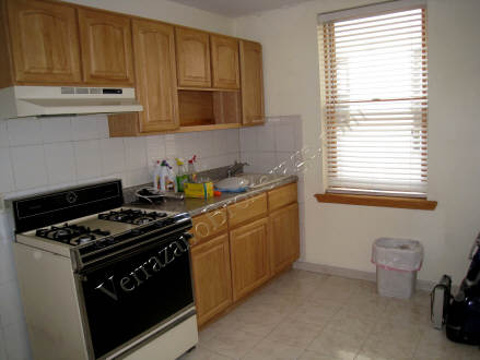 Modern Eat in Kitchen